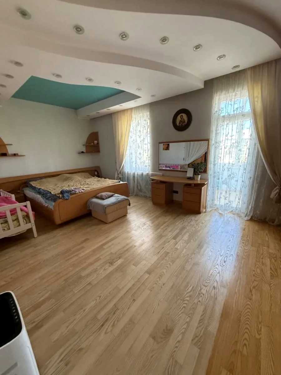 1869902496773732
