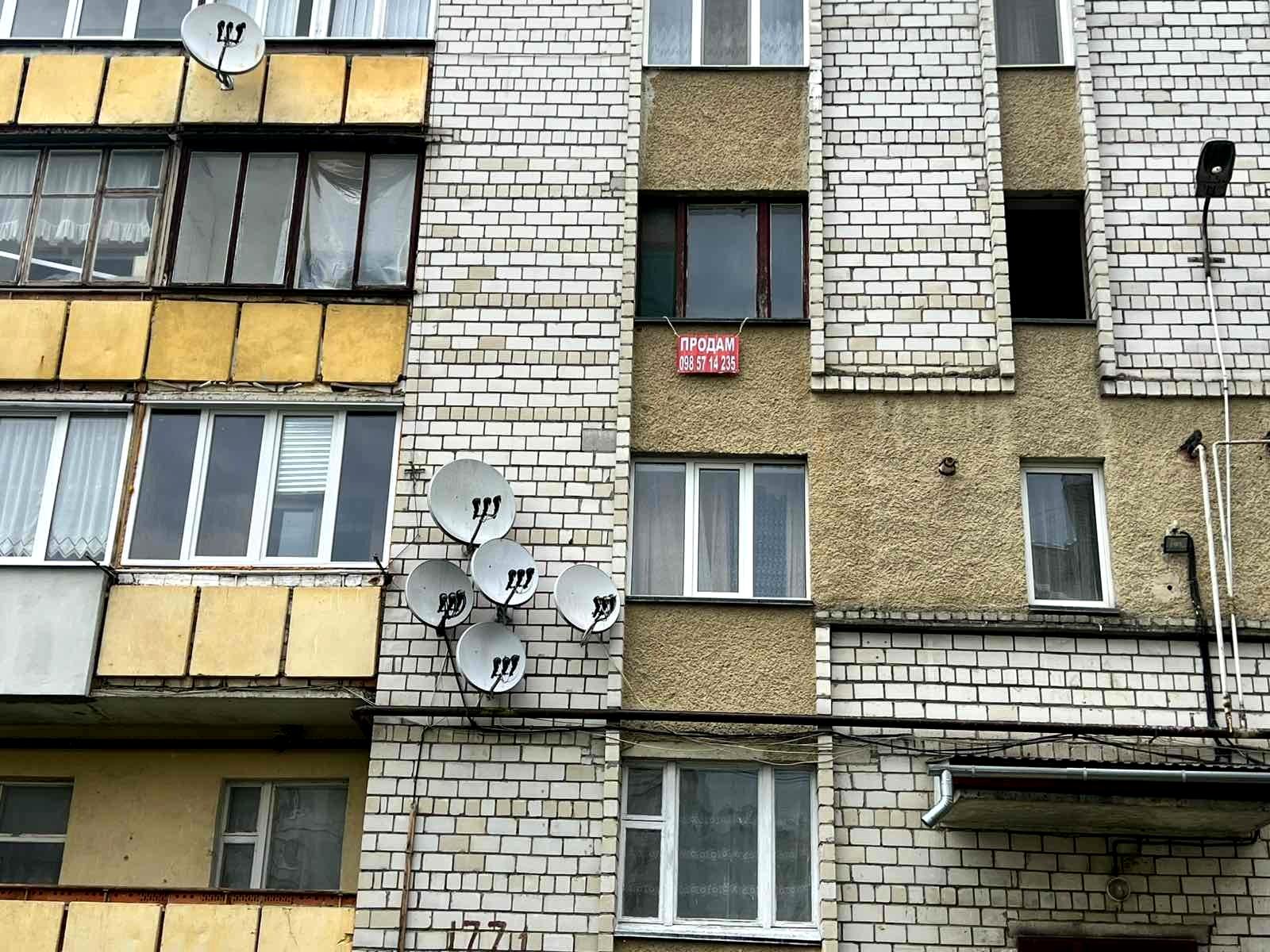 1869955906587176