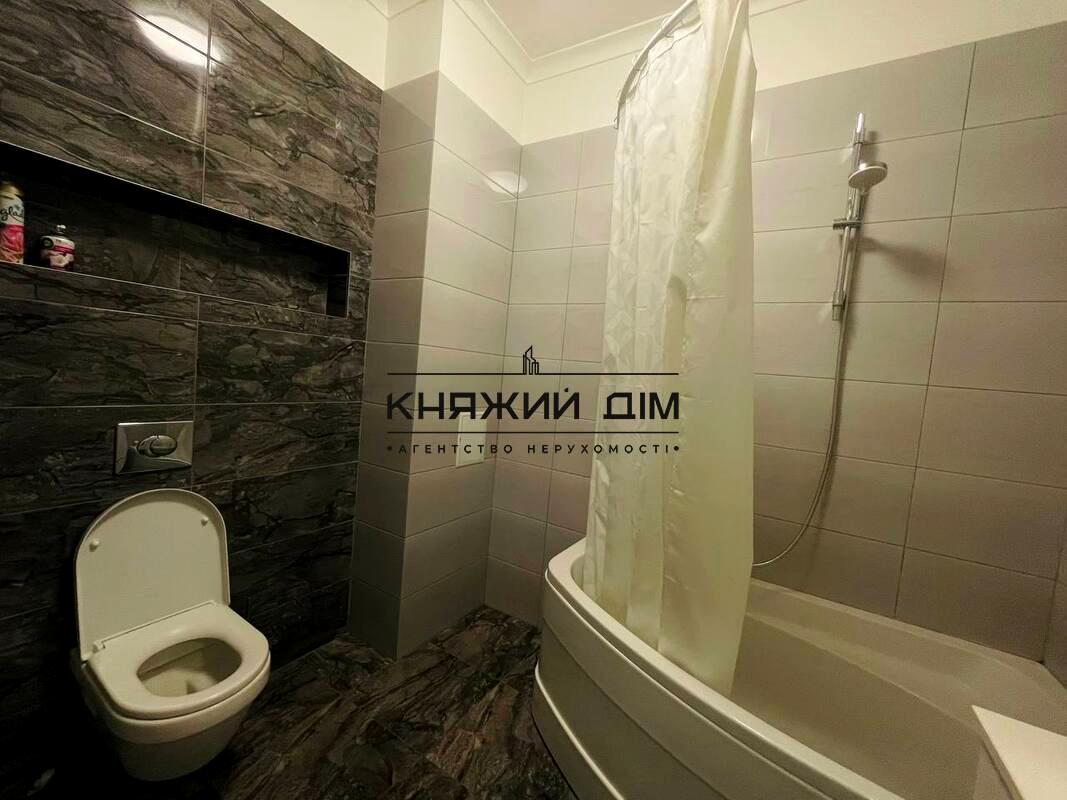 1869956772536618