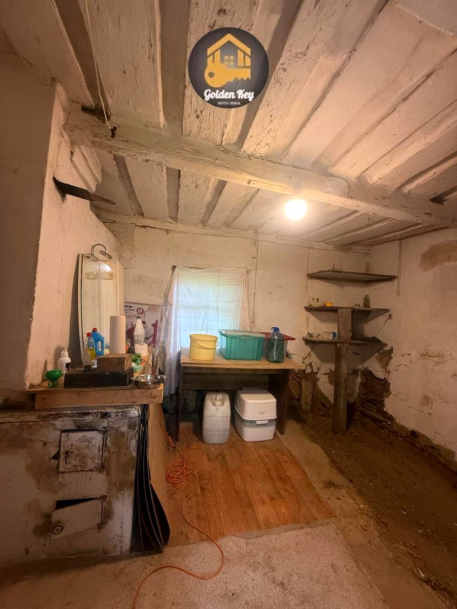 1869959800381996