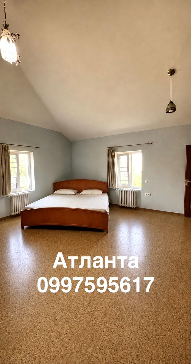1869961436485778
