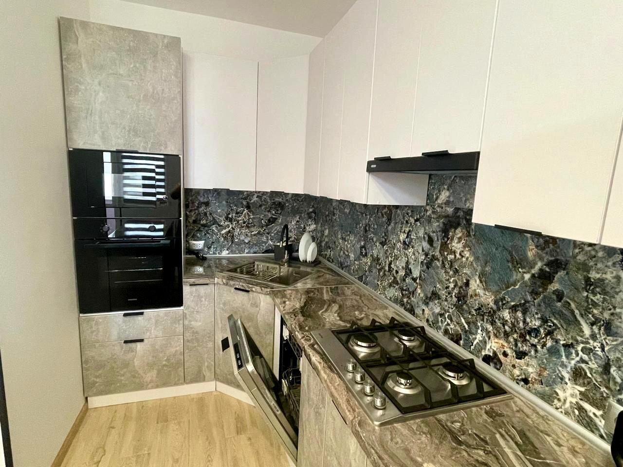 1869964090040256