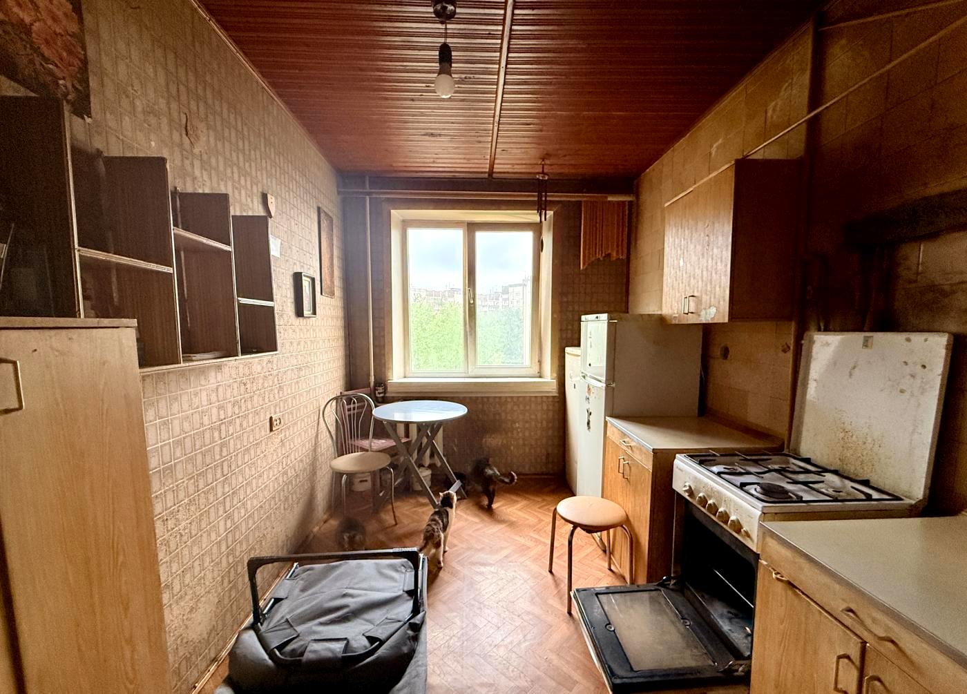 1869964998970089