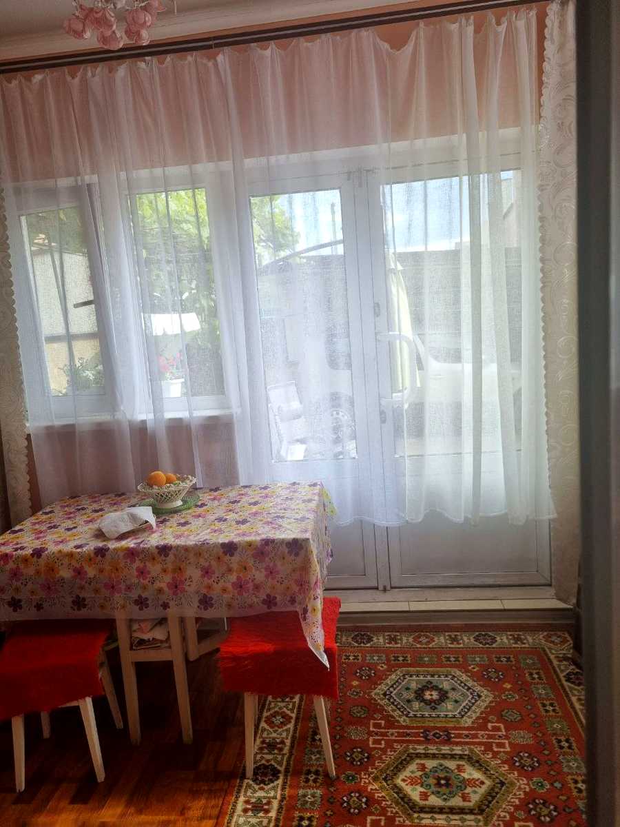 1869967159834053
