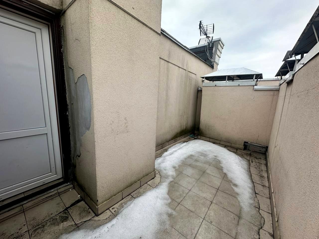1869967576608642