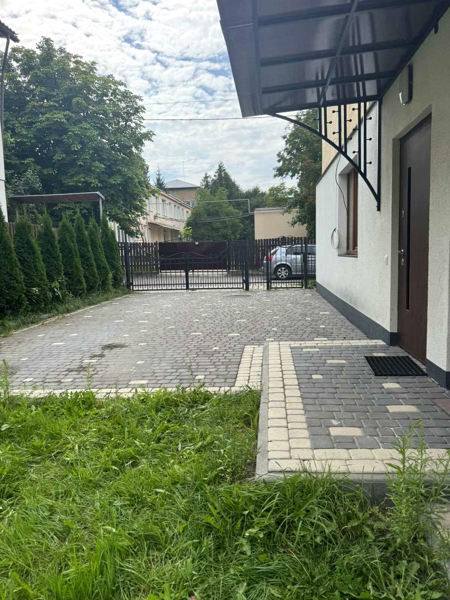 1869972951686417