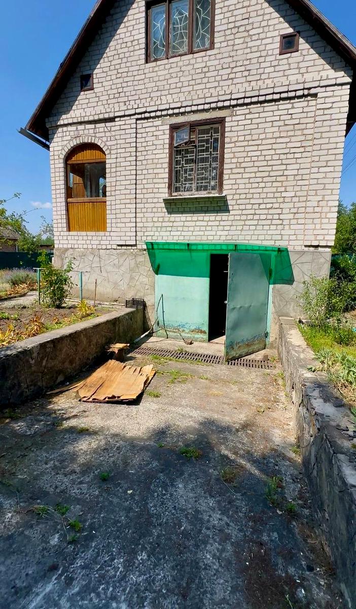 1869983263133353