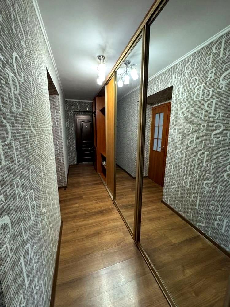 1870037963316327
