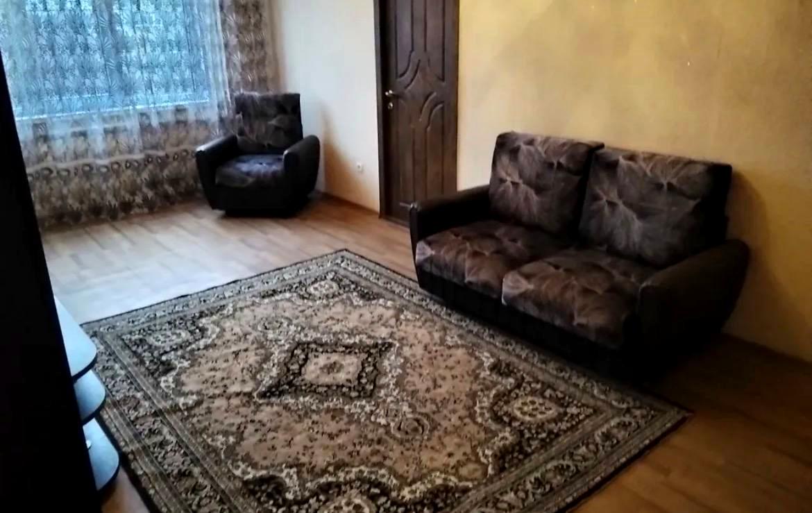 1870042662300325