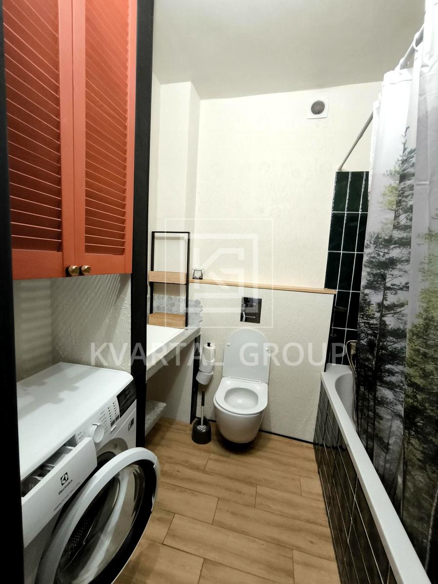 1870045241561952