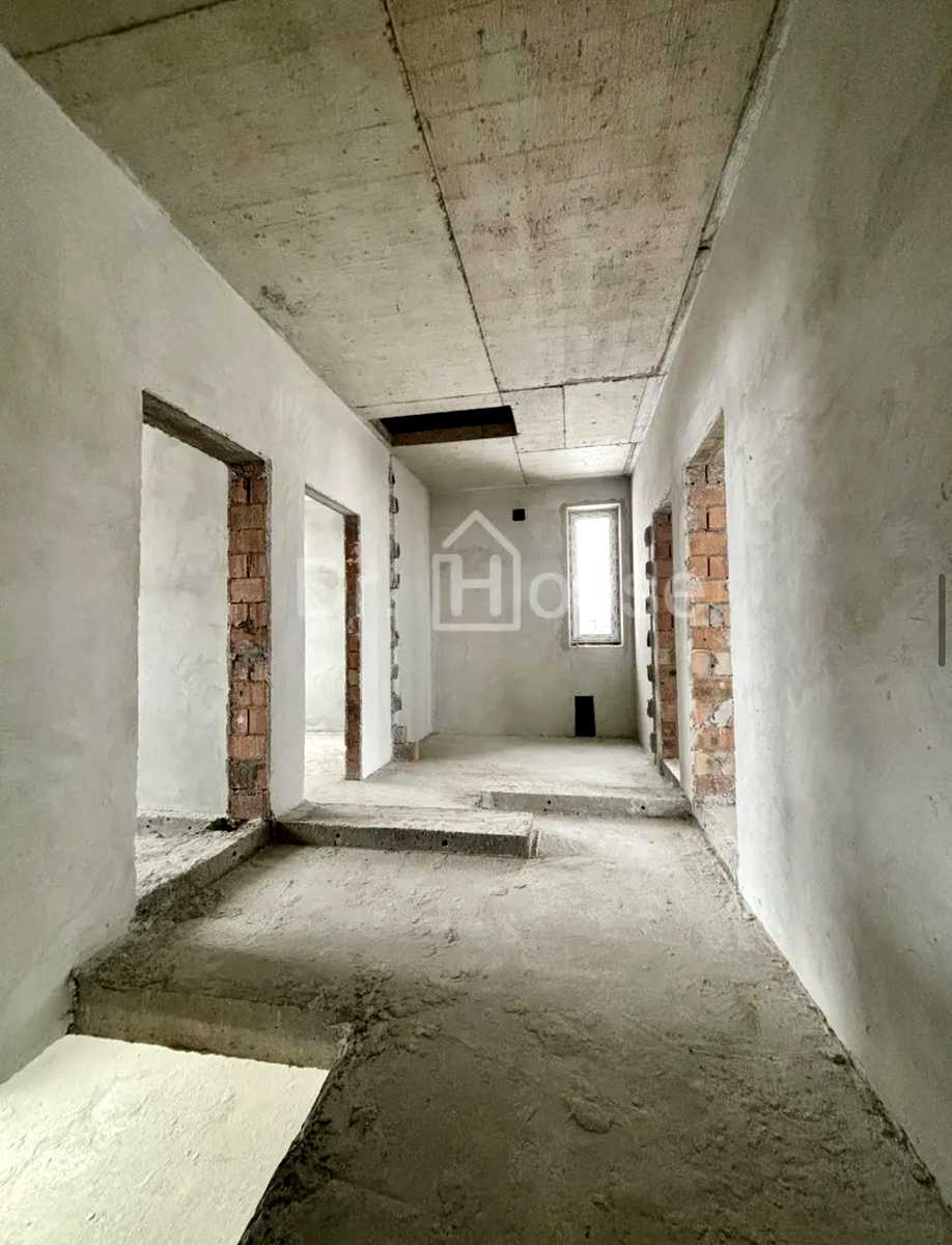1870048263944171