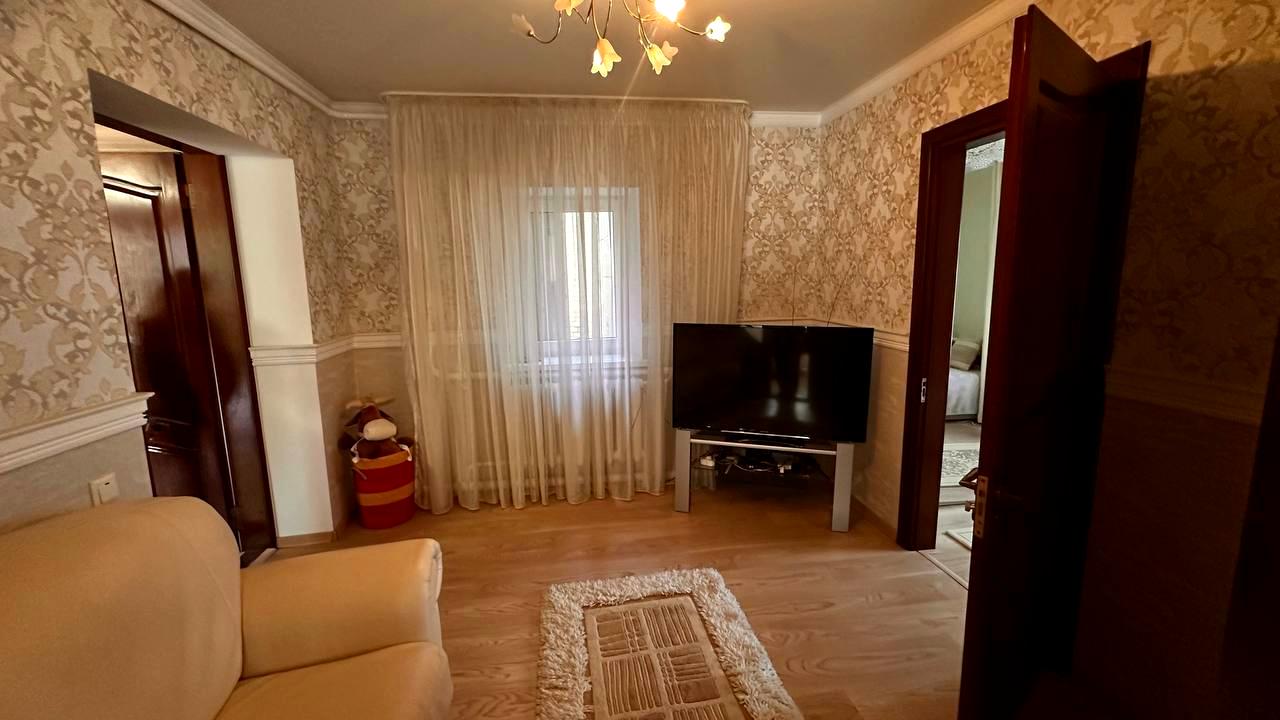 1870052386722310