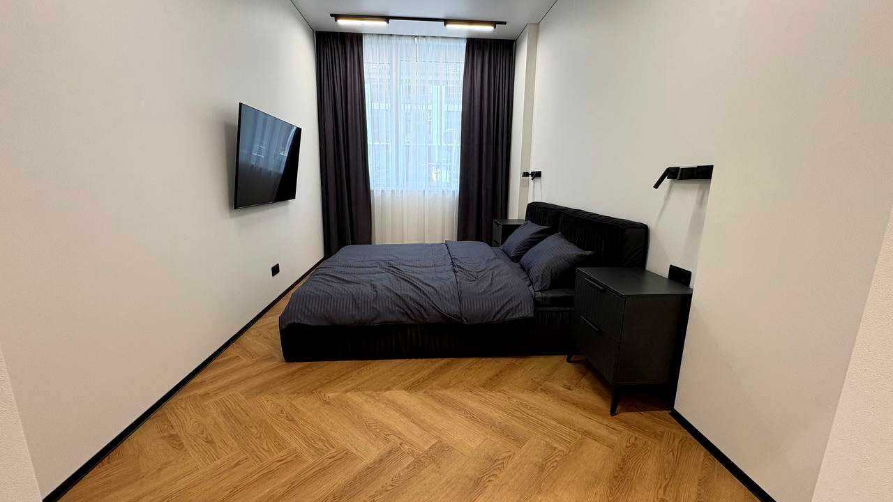1870055709607536