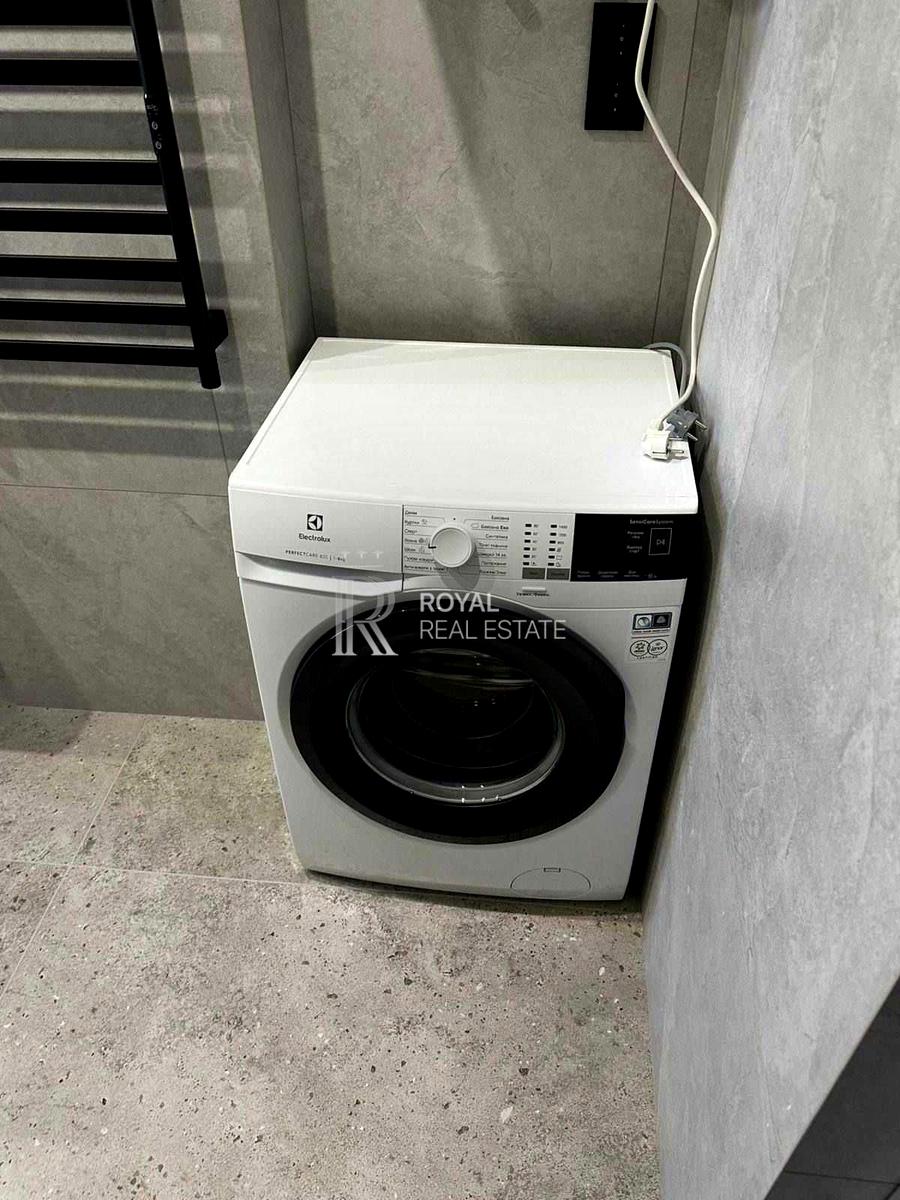 1870055972696463