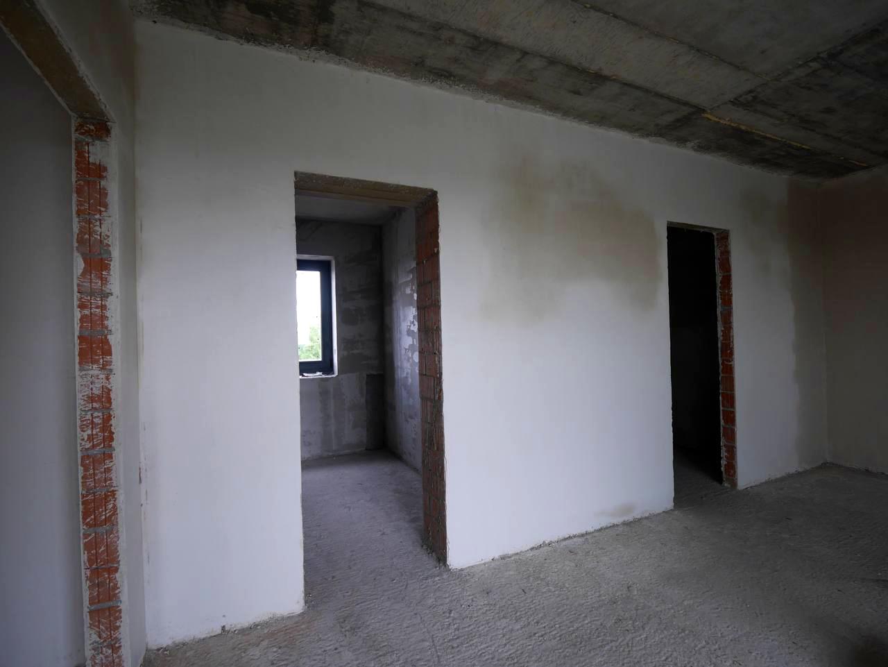 1870057143932557