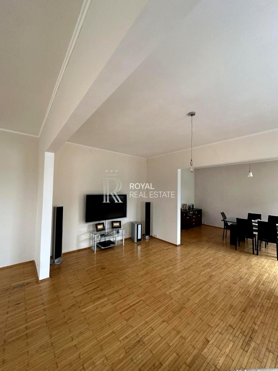 1870061728400915