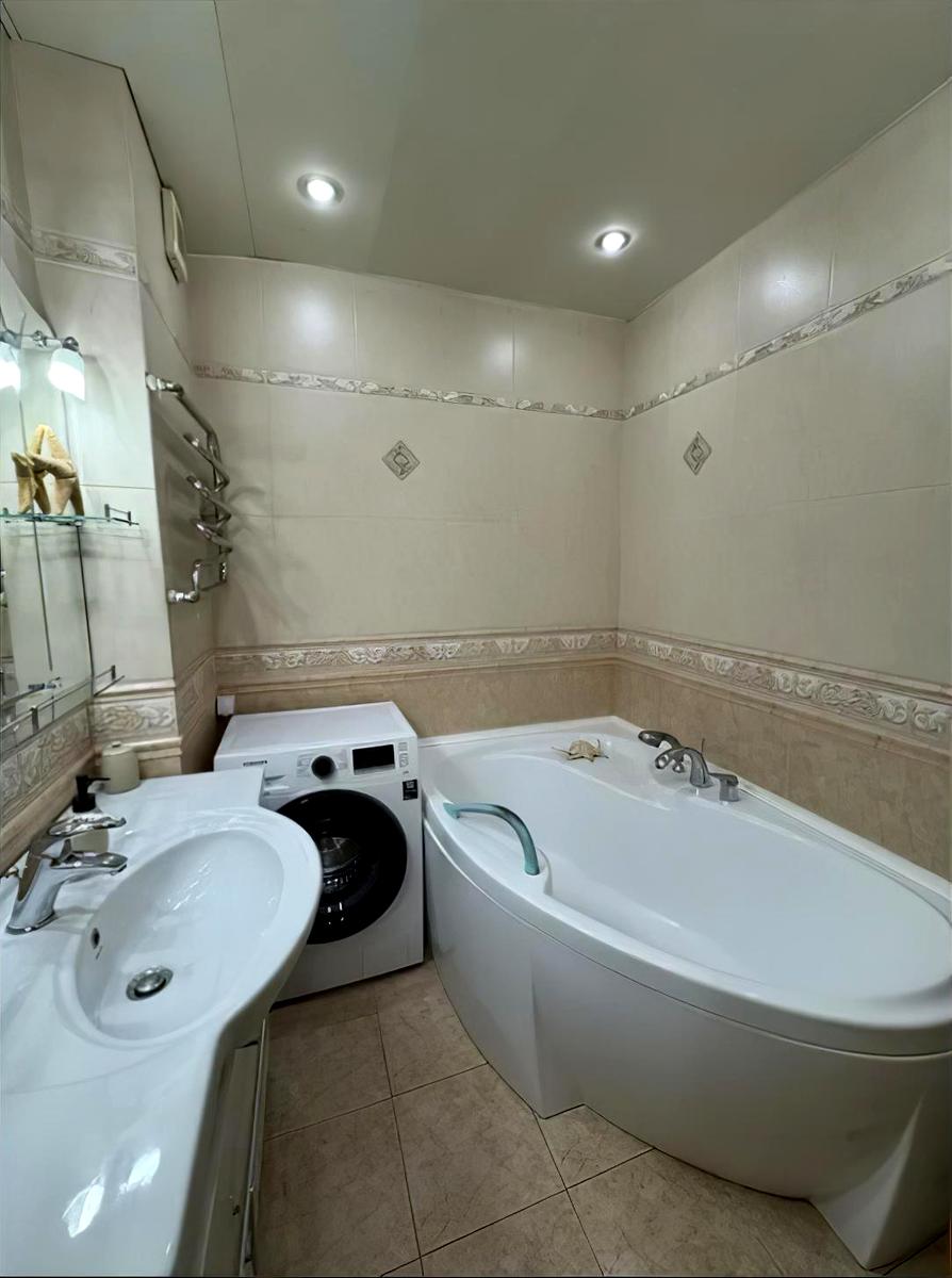 1870133623540114