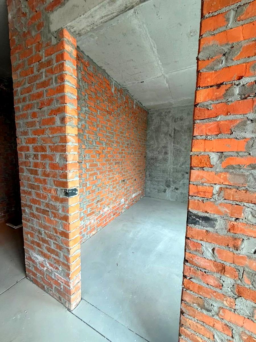 1870148677622817