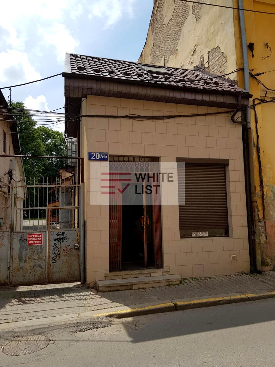 1870149885195438