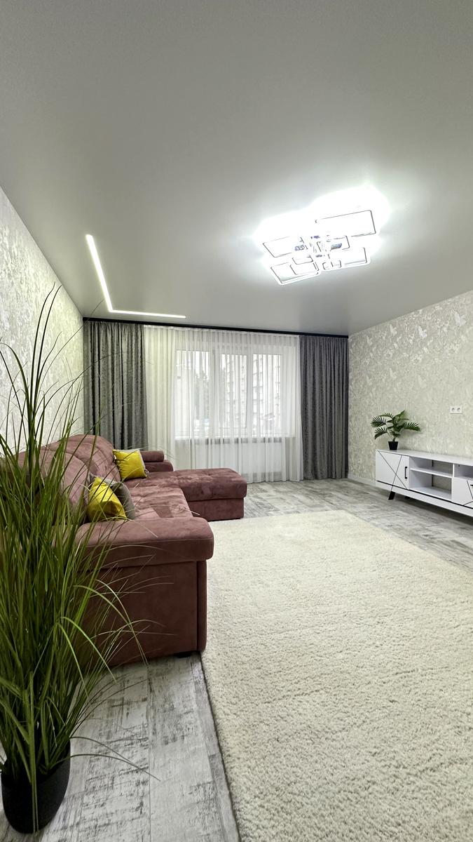 1870153600846115