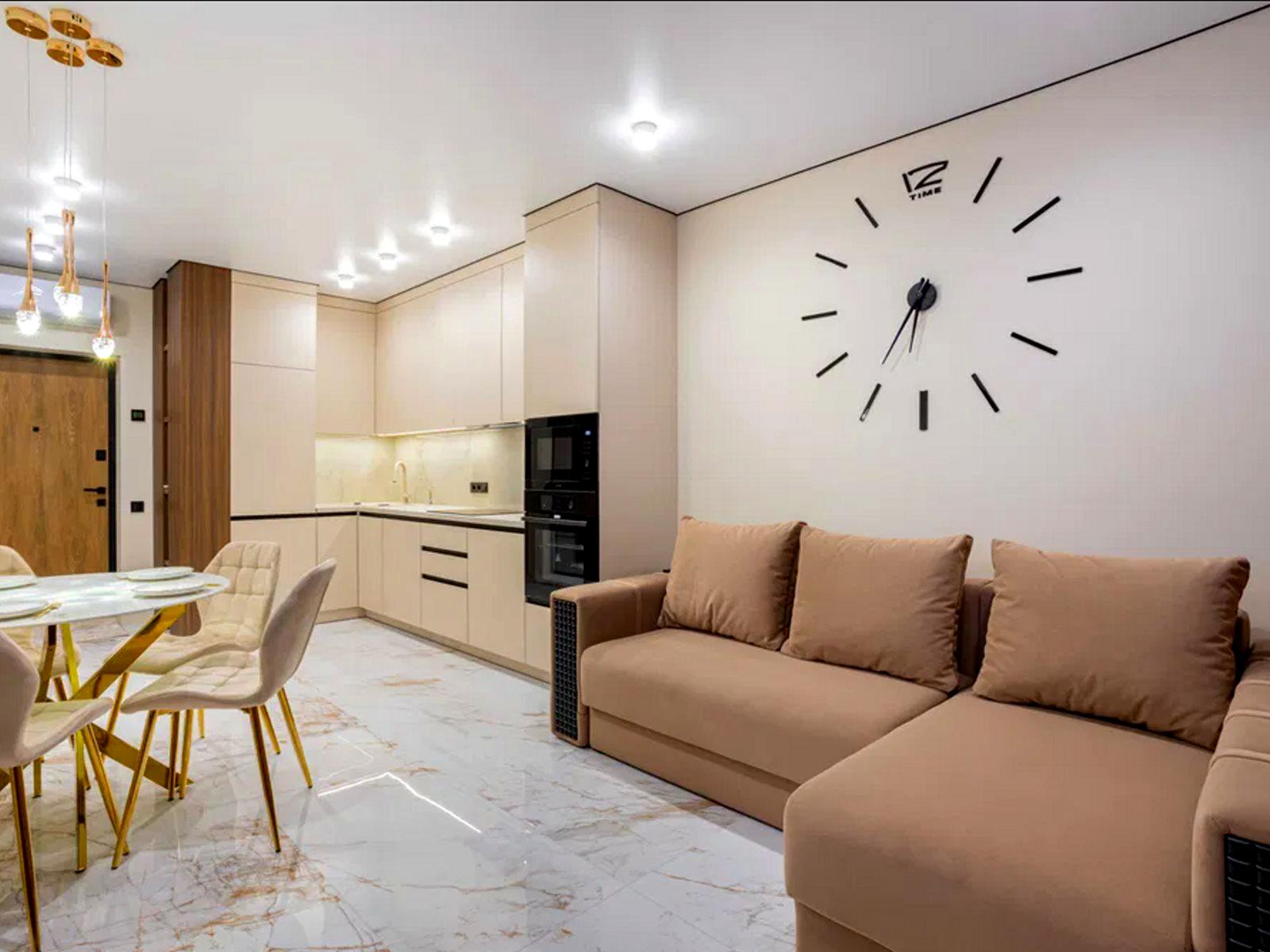 1870173662834381