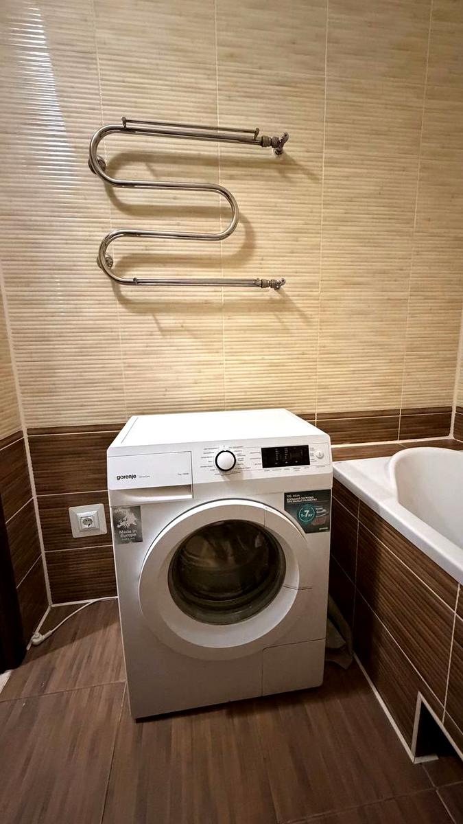 1870179963000966