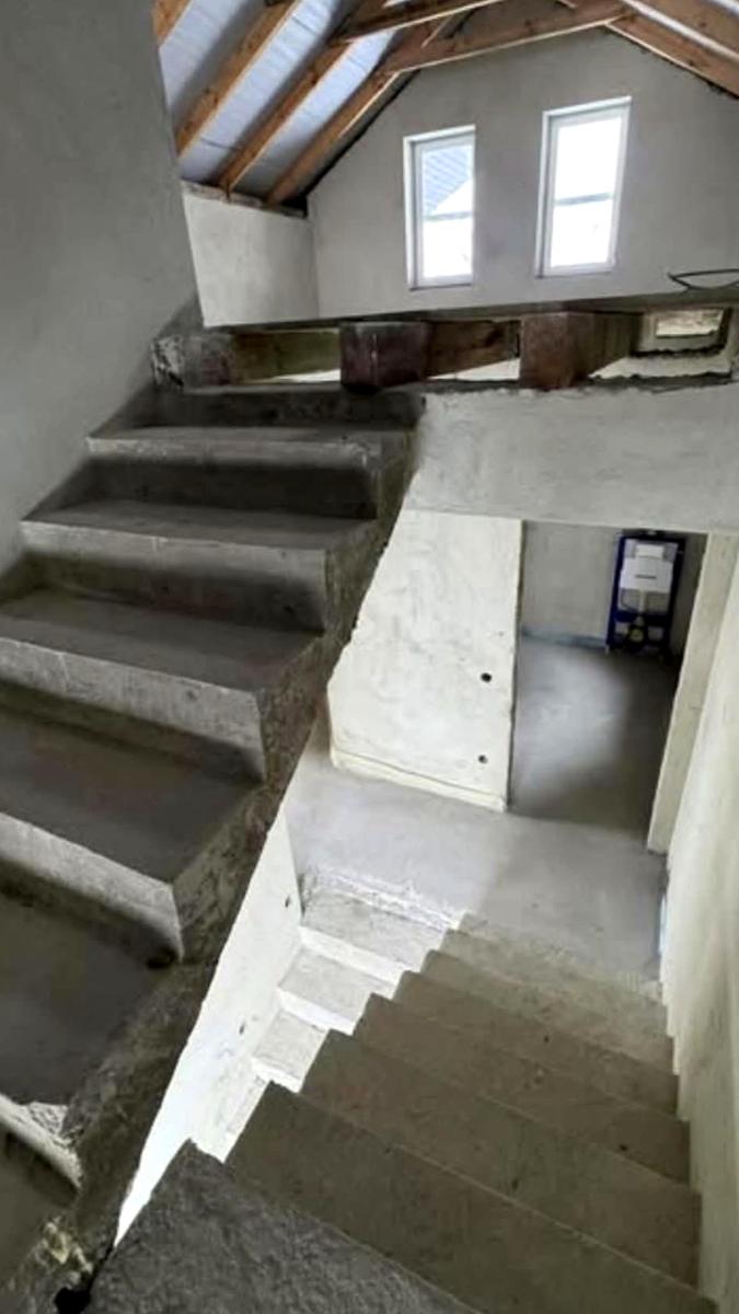 1870183759550577