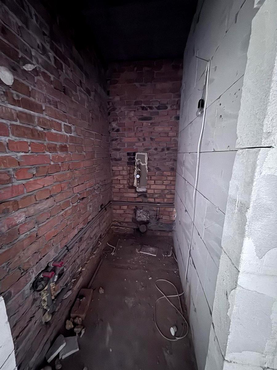 1870220445433383