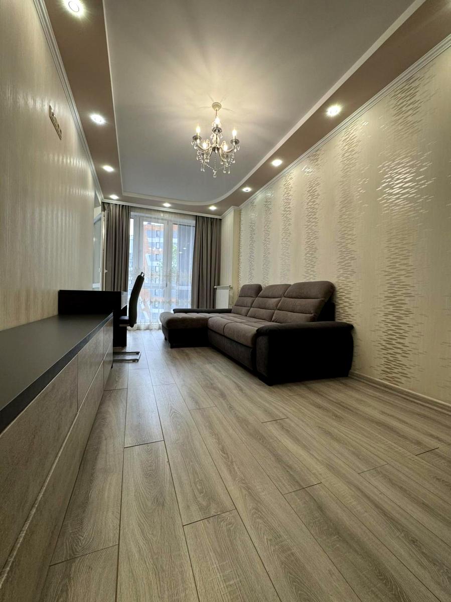 1870223660844419