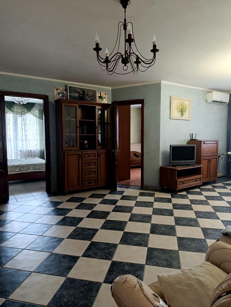 1870224461098749