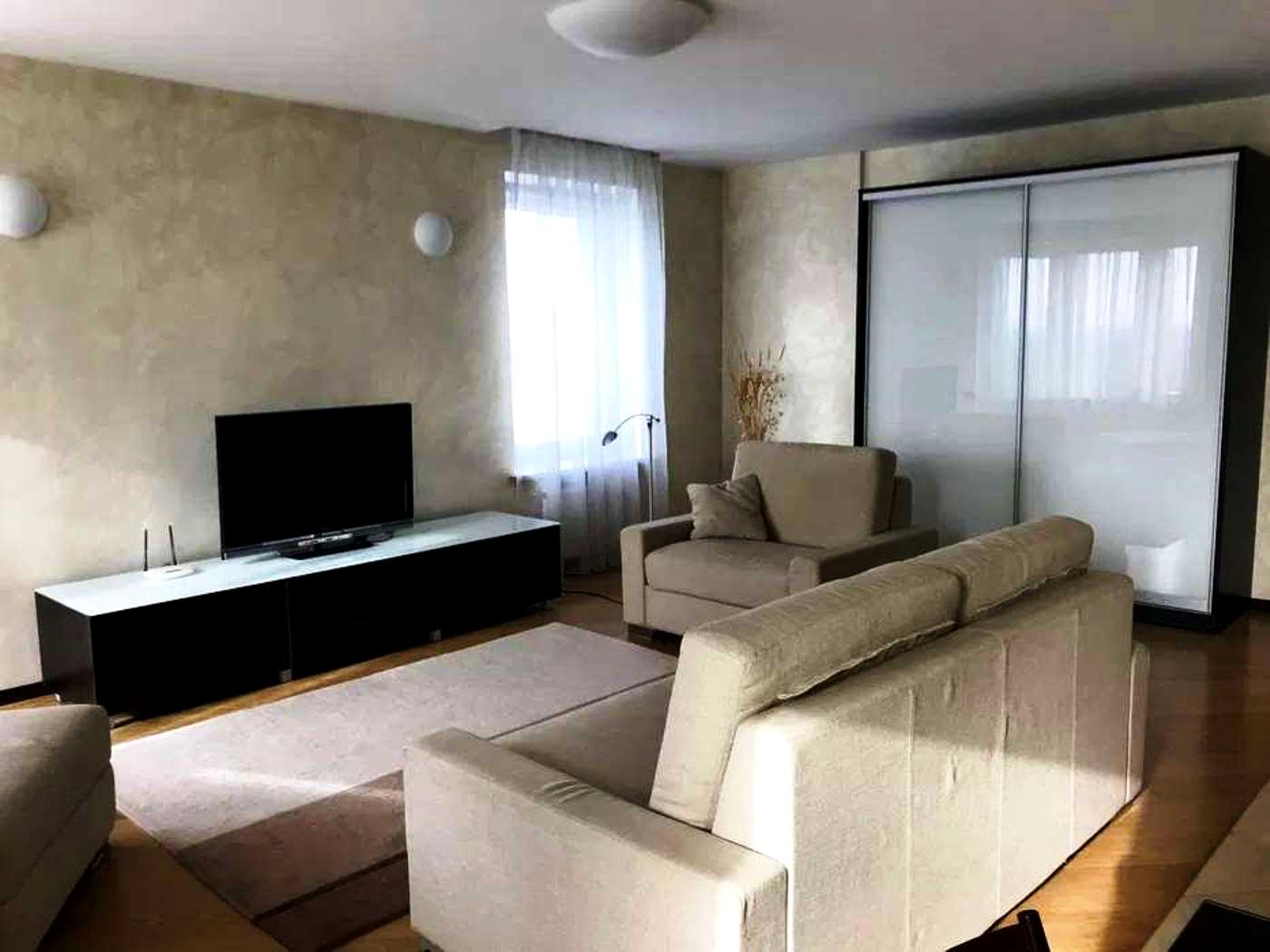 1870226648432242
