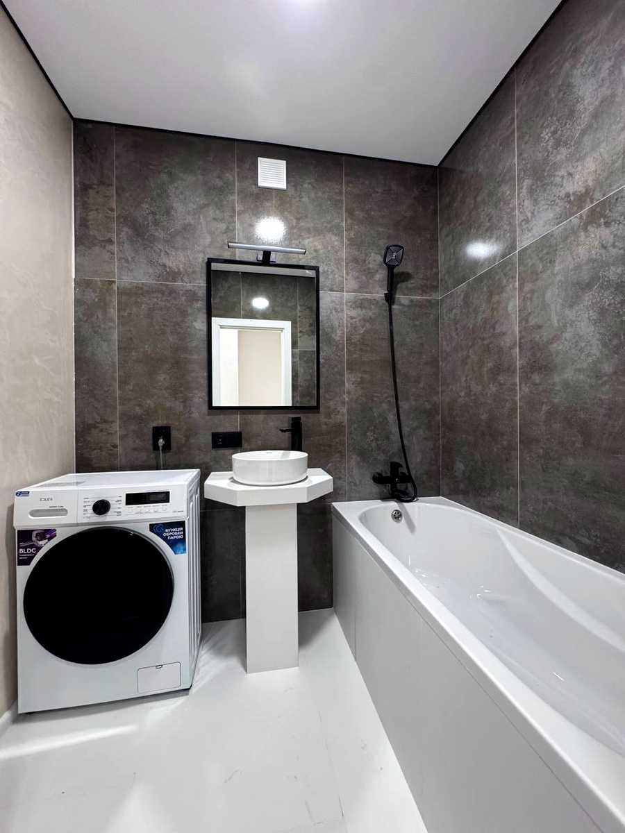 1870232511033635