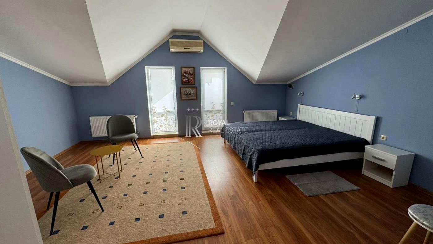 1870239189189805