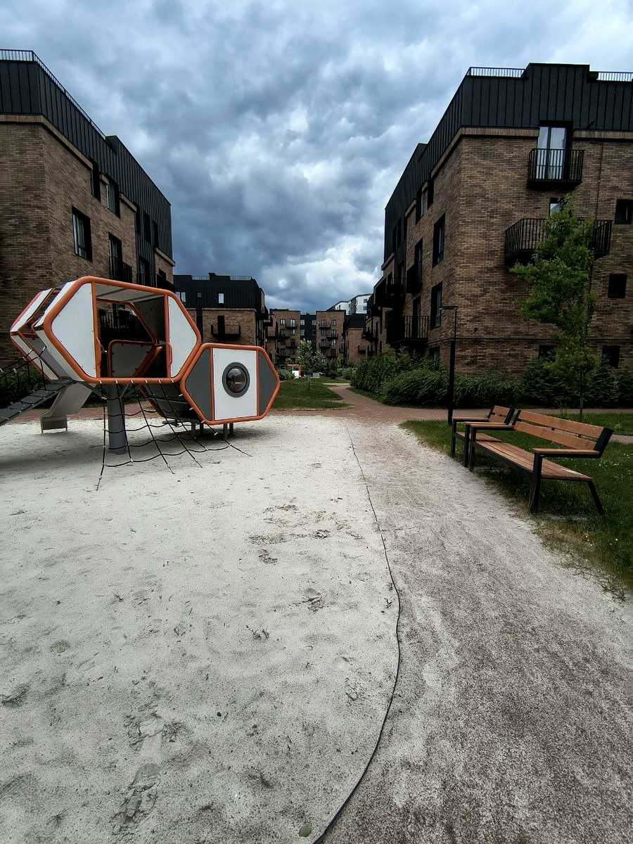 1870240440582379