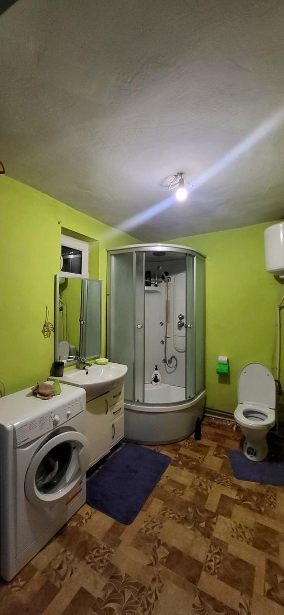 1870243927563278
