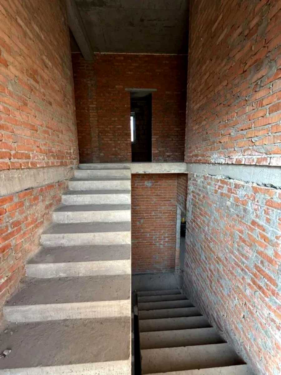 1870244438939256