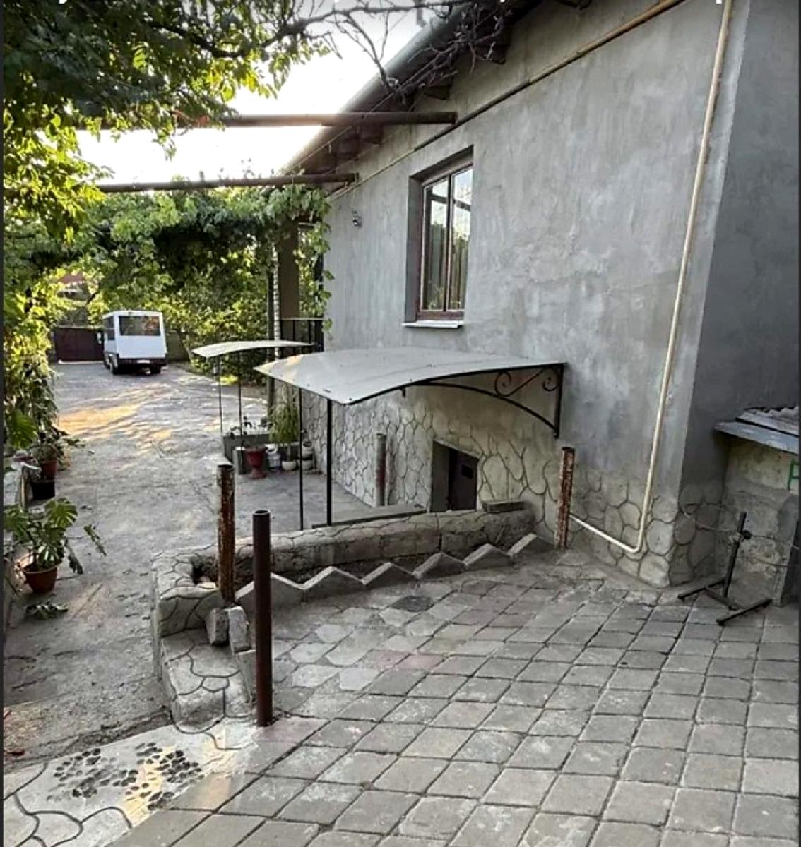 1870248111915777
