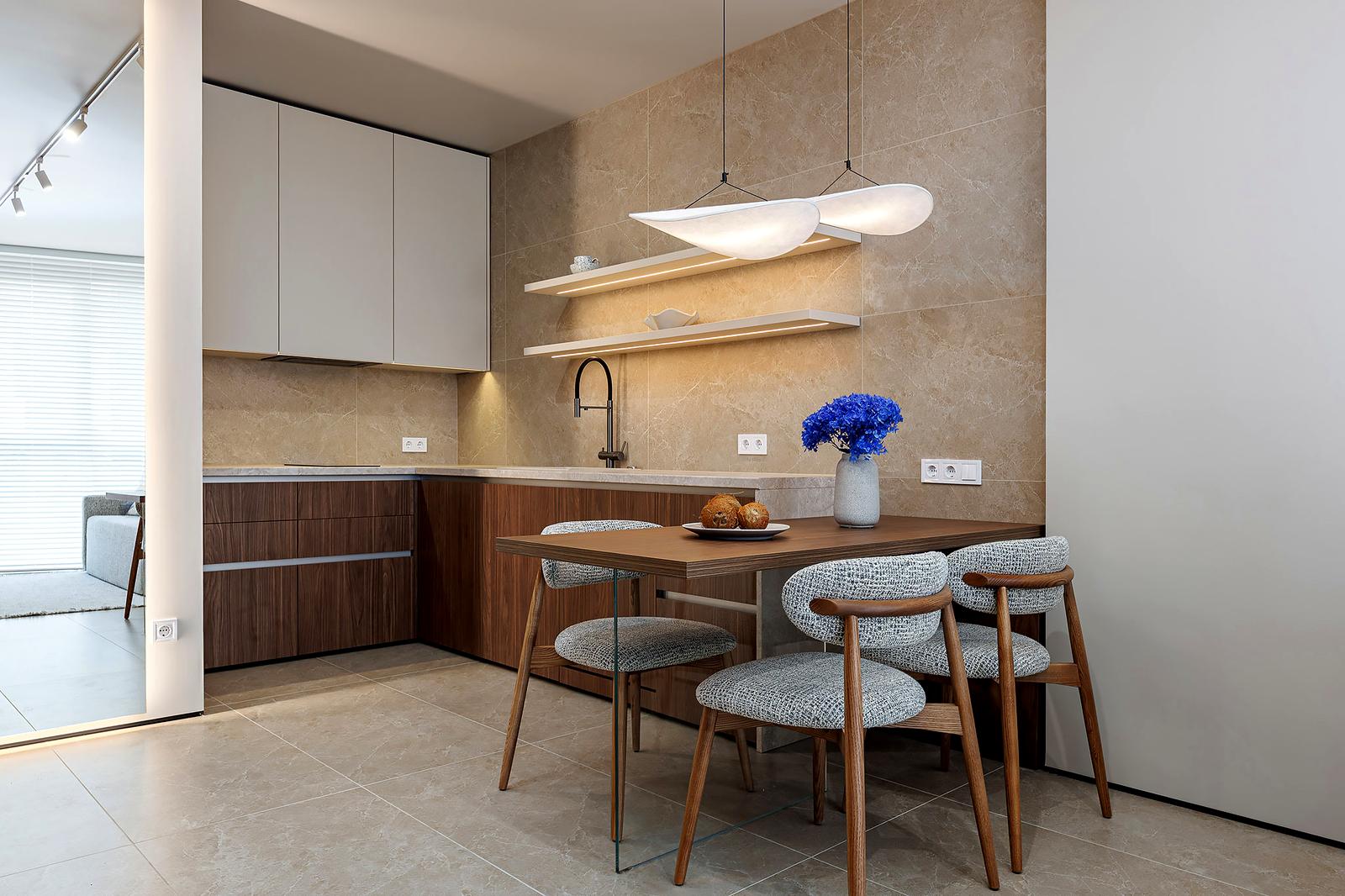1870249877926433