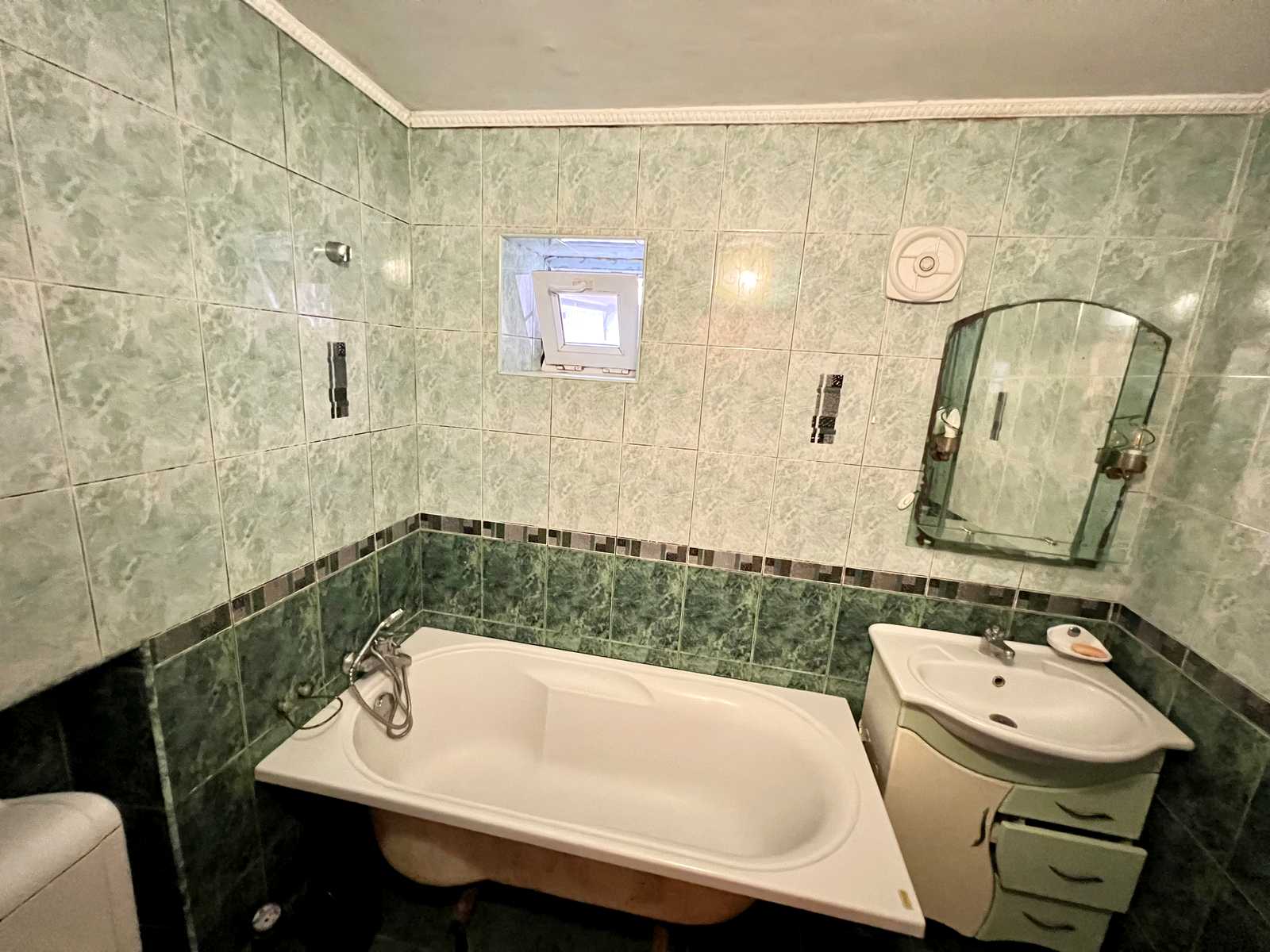 1870260428070807