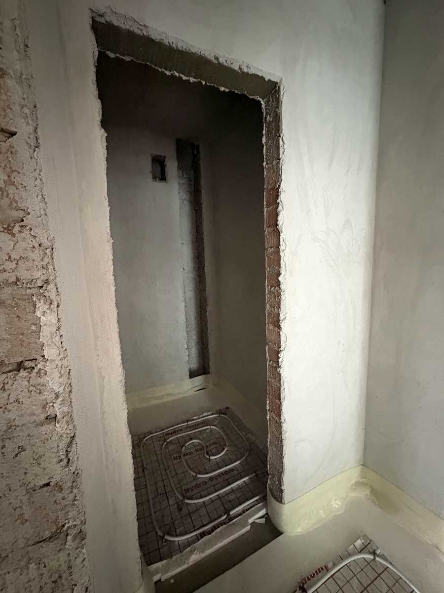 1870262778436348