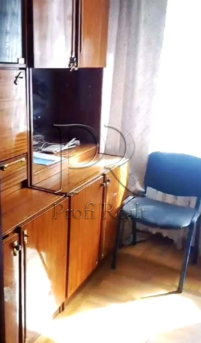 1870305976229307