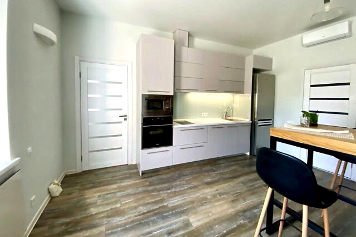 1870308755529076