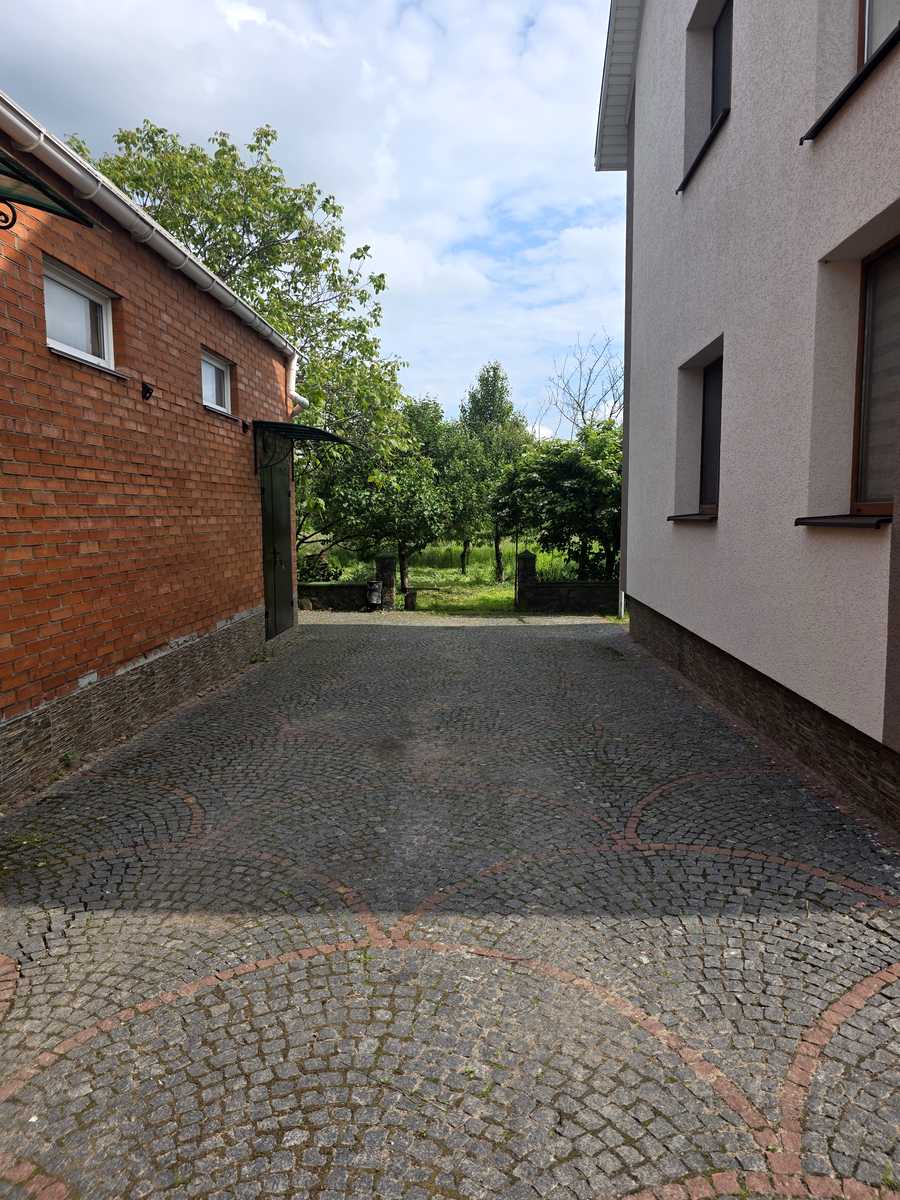 1870310347983728