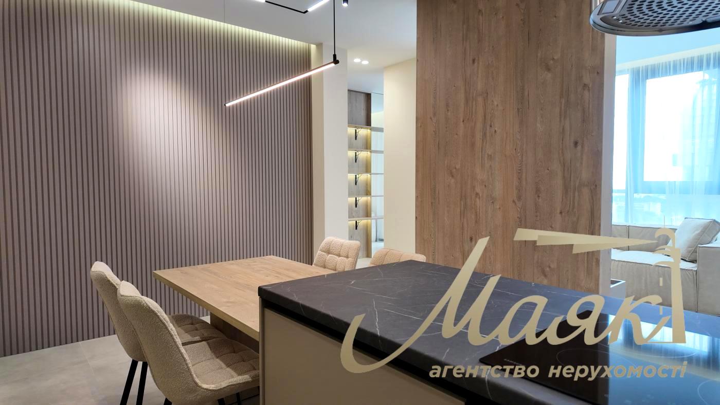 1870313392585261