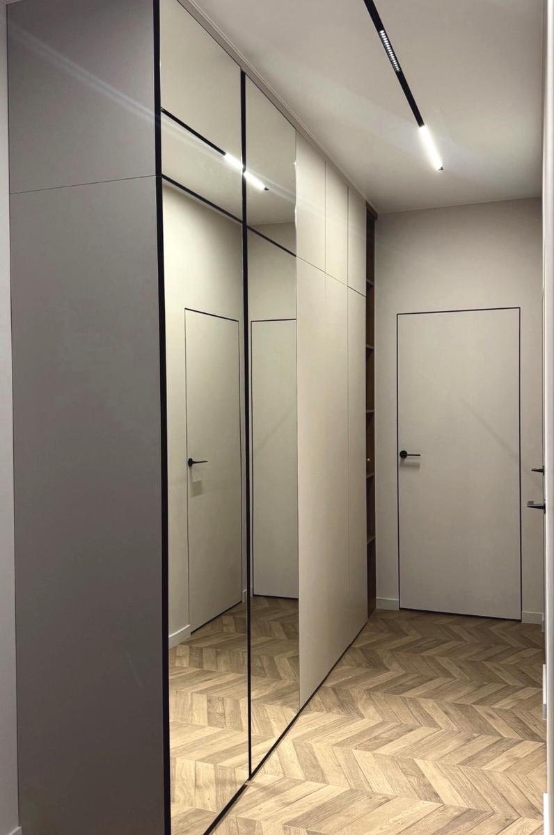 1870326675746215