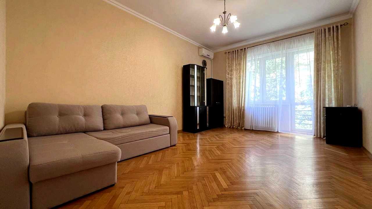 1870335846724087