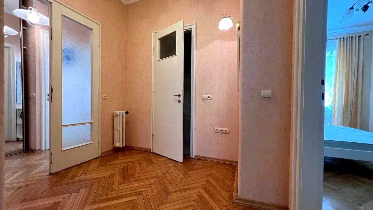 1870335846893411