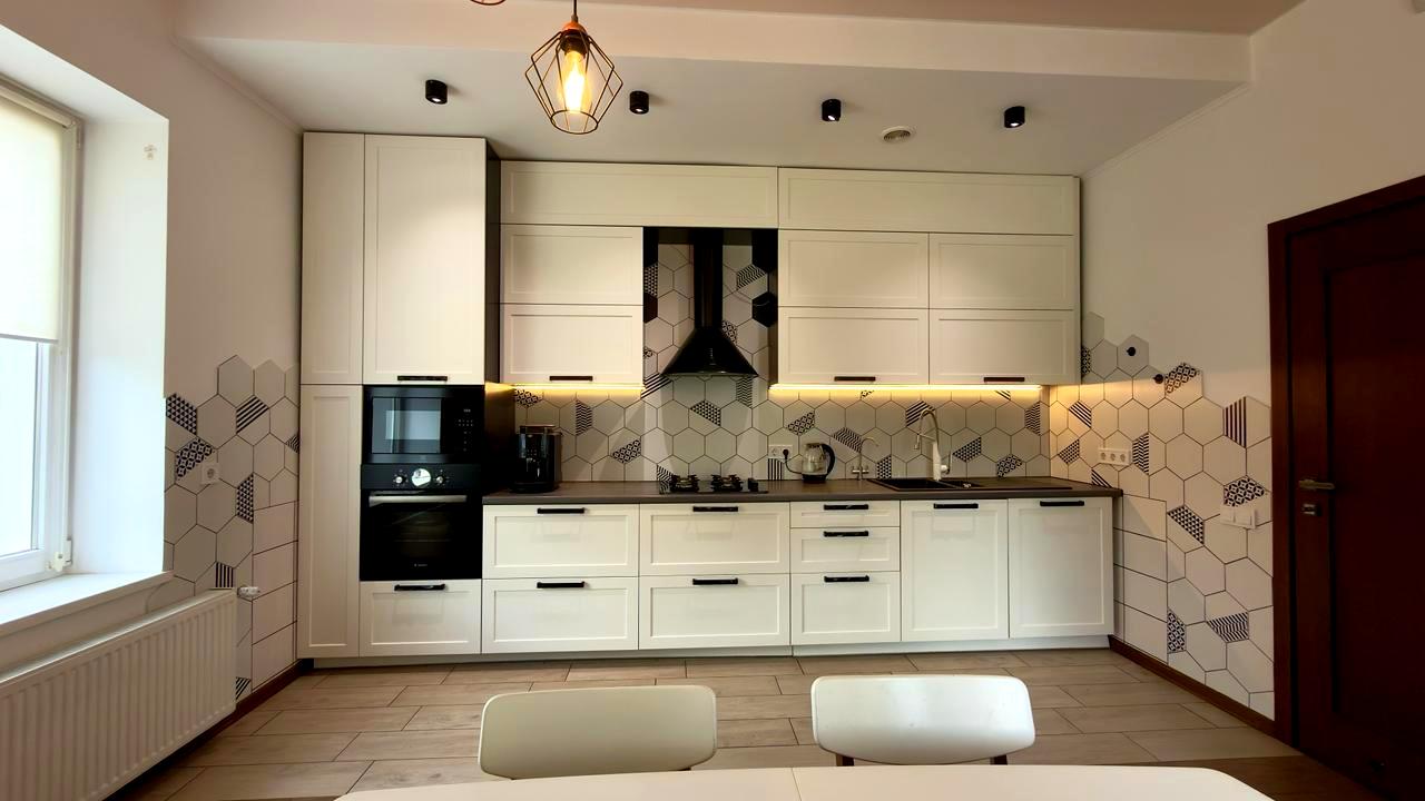 1870335985642351