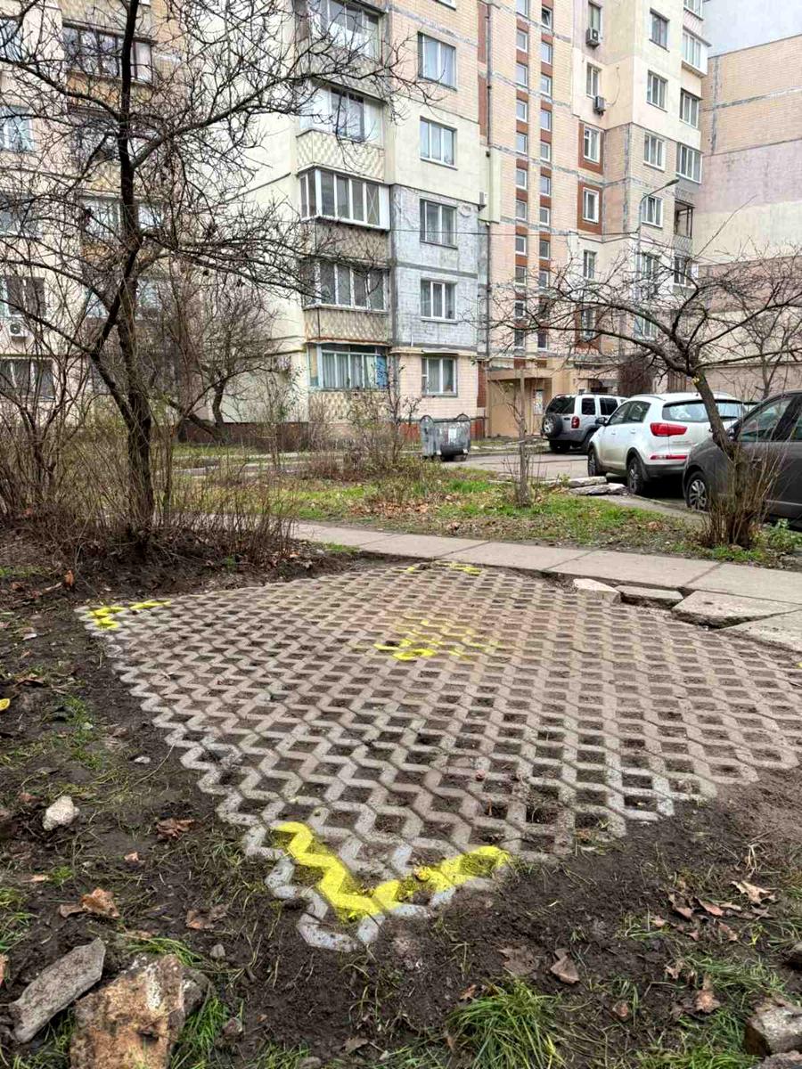 1870336625599656