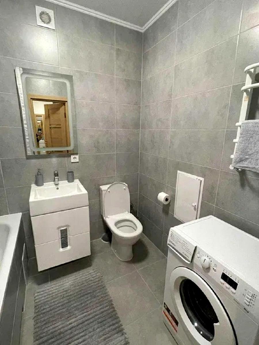 1870336750600652